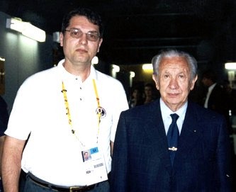 Edgar Hubner com Juan Antonio Samaranch, presidente do Comitê Olímpico Internacional, nos Jogos Olímpicos de Sydney 2000